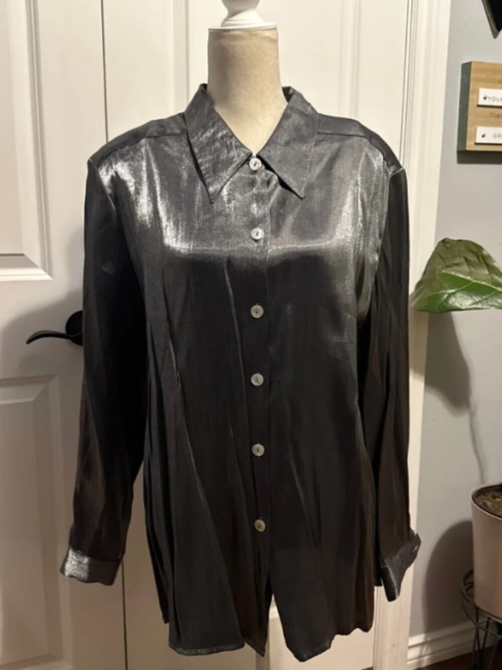Vintage Impressions Woman’s Silver Iridescent Button Down Shirt Size 24W